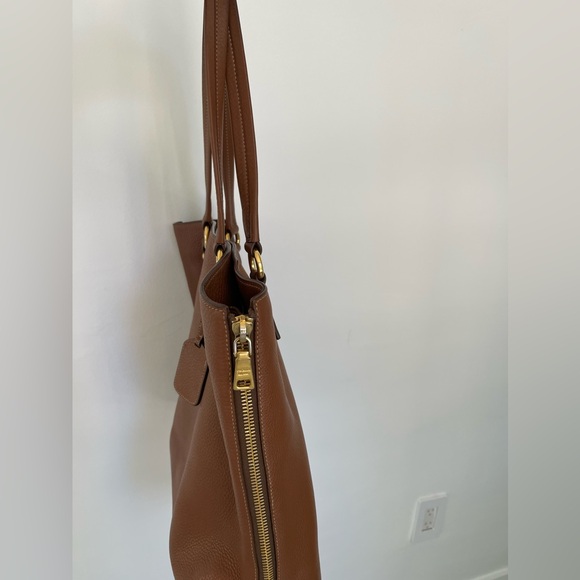 Authenticity 💯 PRADA - Picture 9 of 10